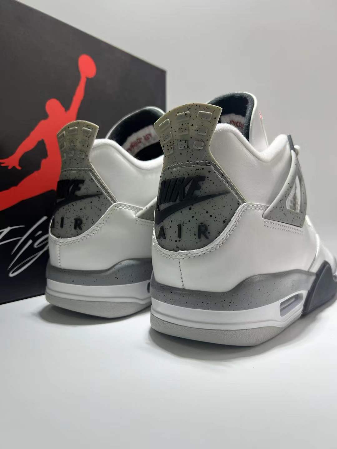 Air Jordan 4 OG “WHITE CEMENT”