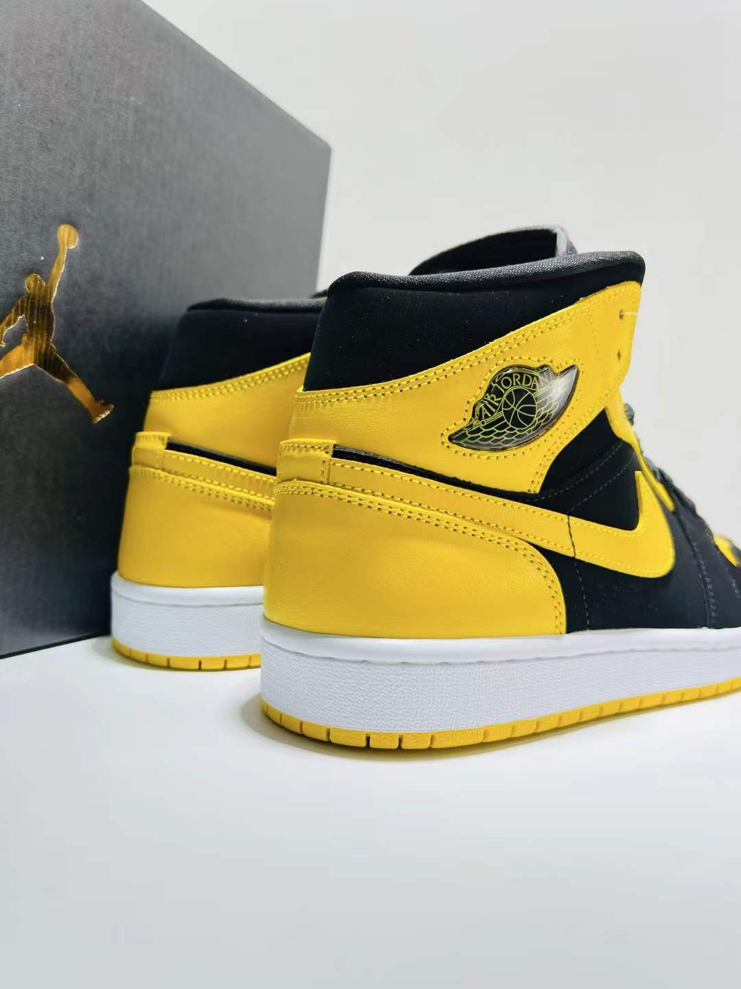 Air Jordan 1 “NEW LOVE”