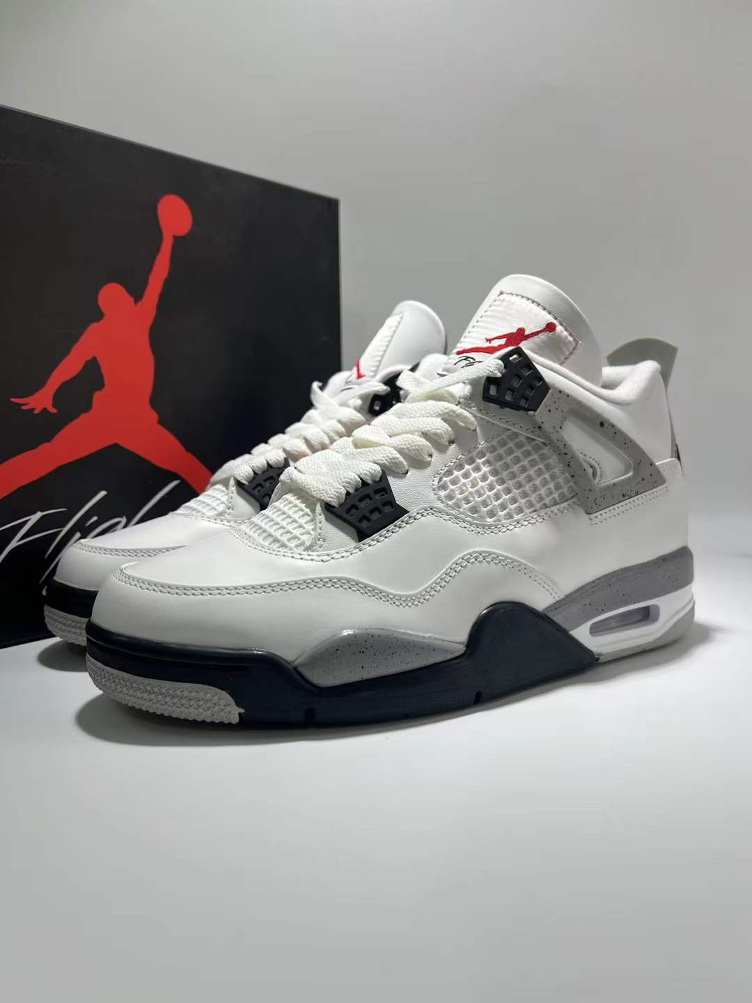 Air Jordan 4 OG “WHITE CEMENT”