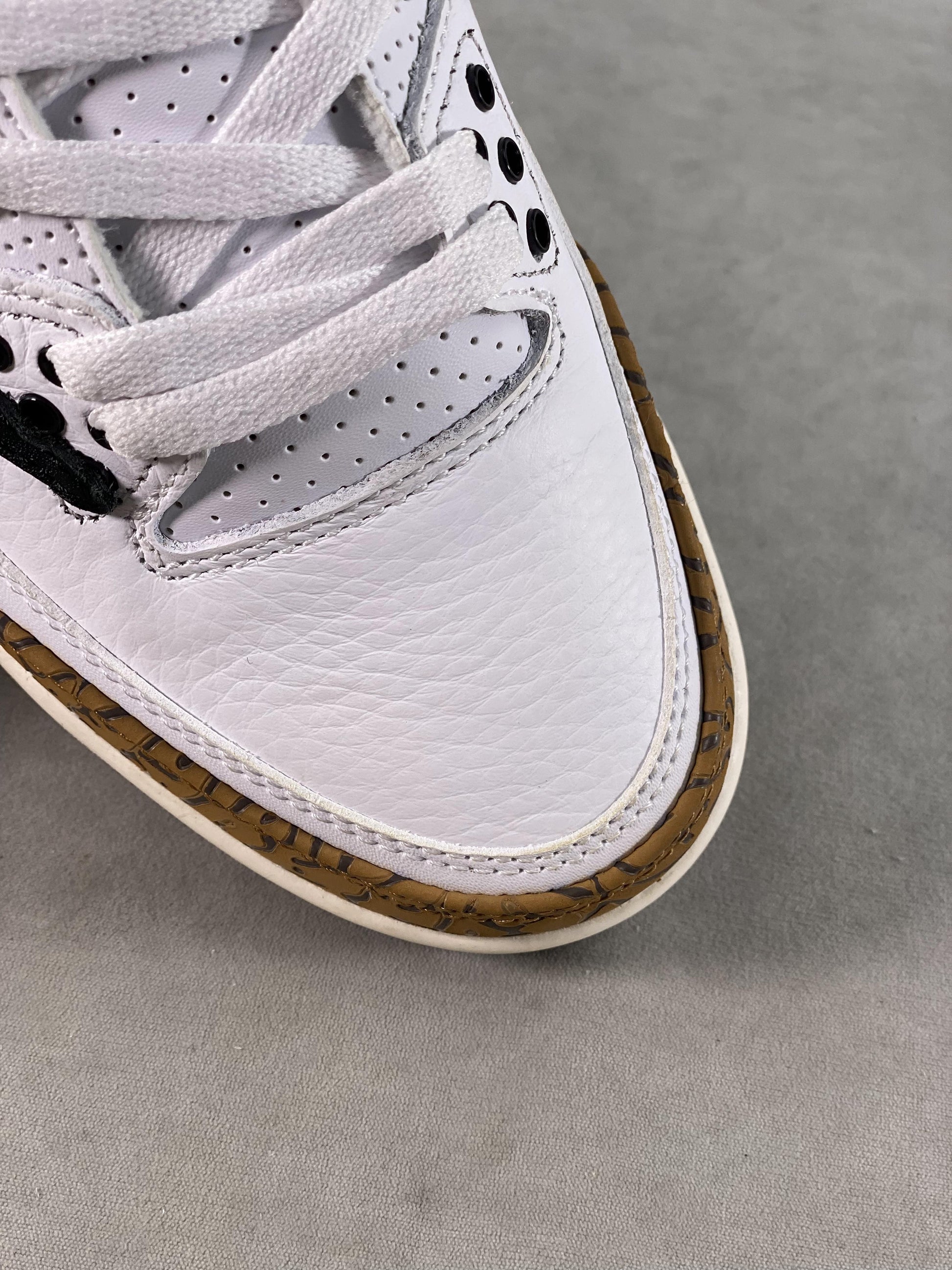 Air Jordan 3 x Traviss Scott
