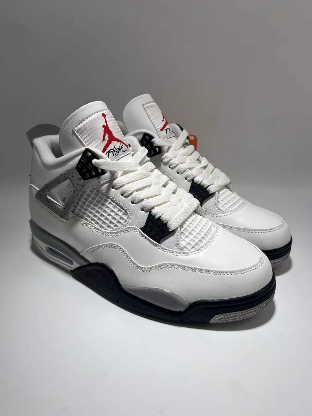 Air Jordan 4 OG “WHITE CEMENT”