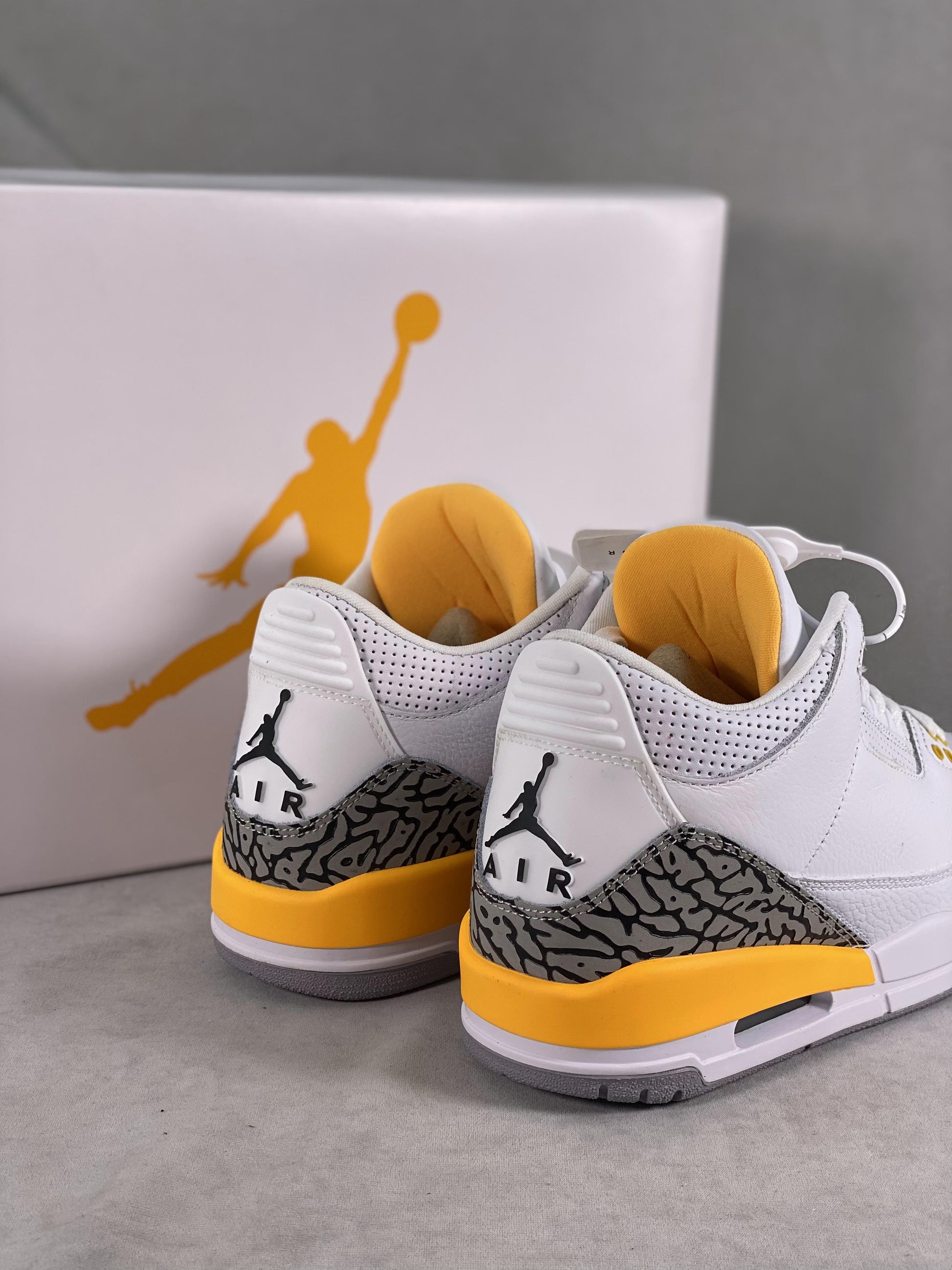 Air Jordan 3 “Láser Orange”
