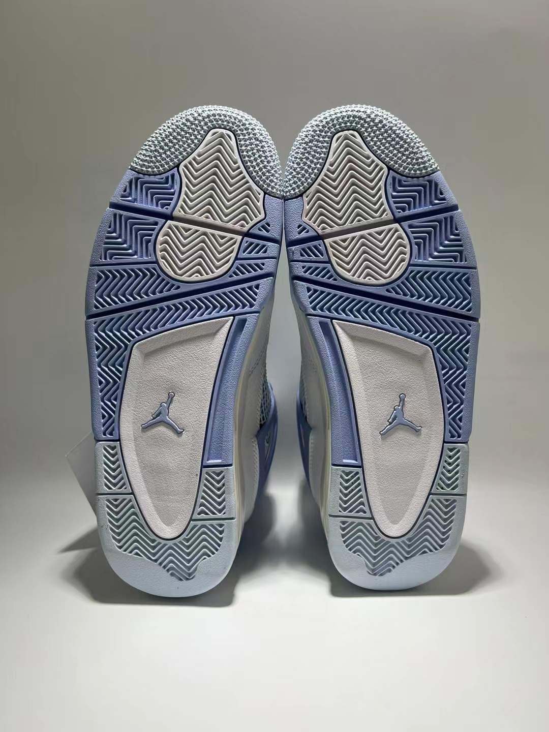 Air Jordan 4 “ALUMINUM”