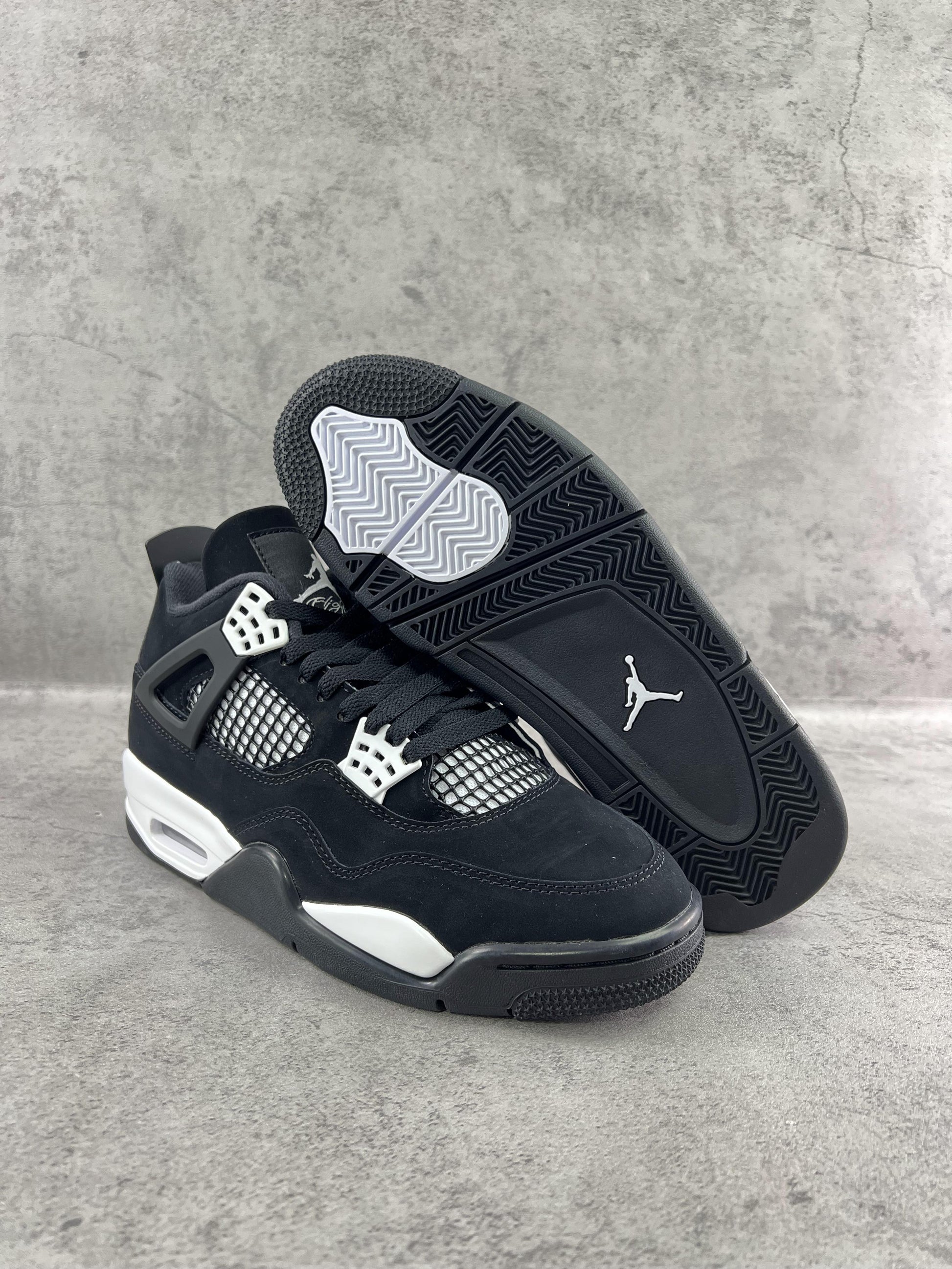 Air Jordan 4 "White Thunder"