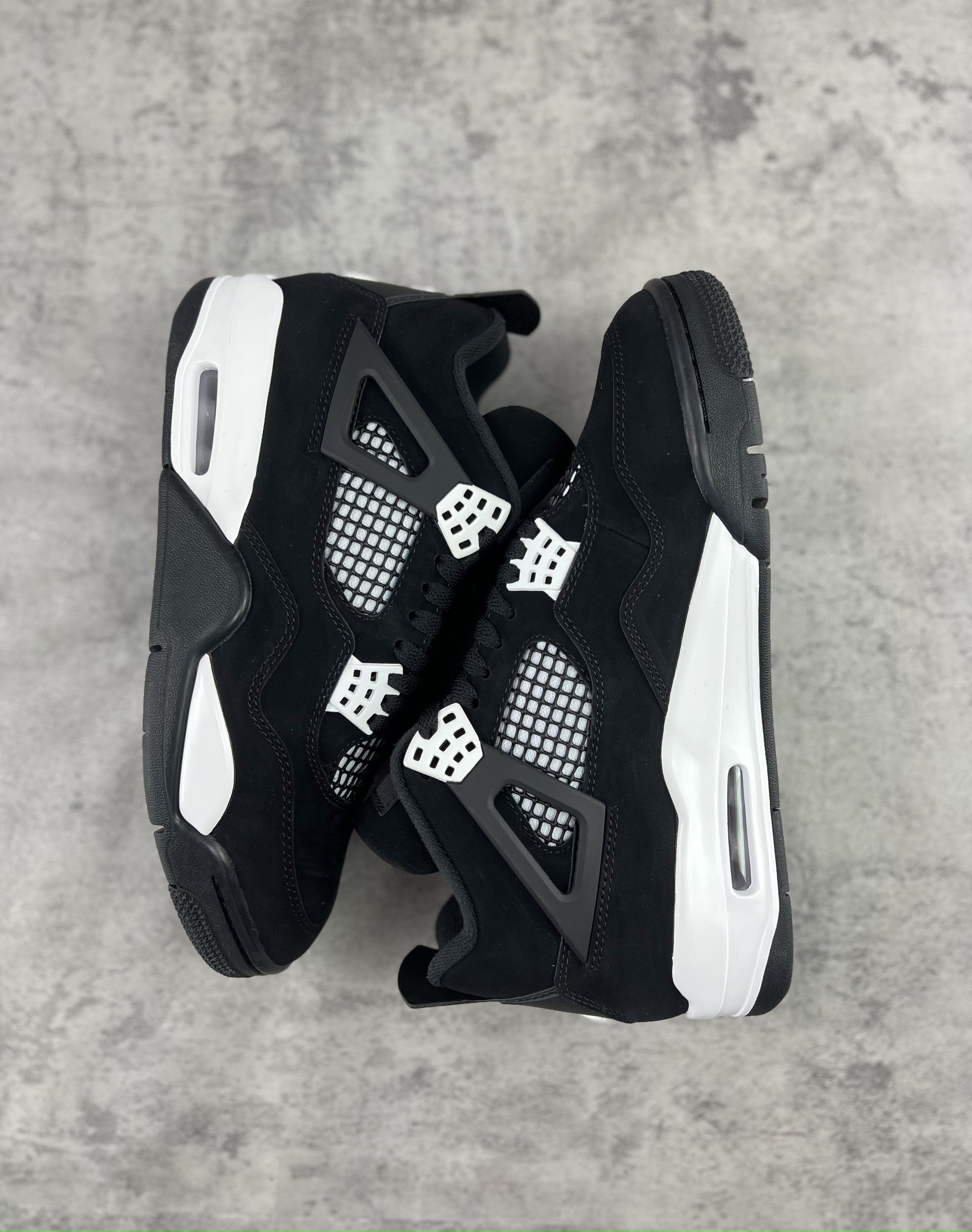 Air Jordan 4 "White Thunder"